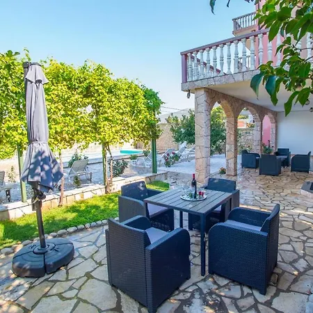Villa Dalia فيلة *
